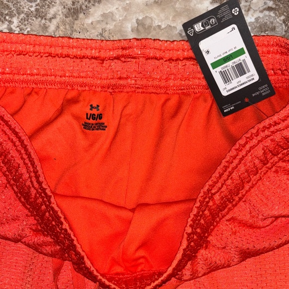 NWT - Men’s Under Armour Vibrant Orange Athletic Shorts - Large - Picture 4 of 4